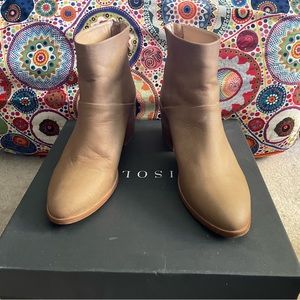 Nisolo Dari Boots in Wheat US 8.5